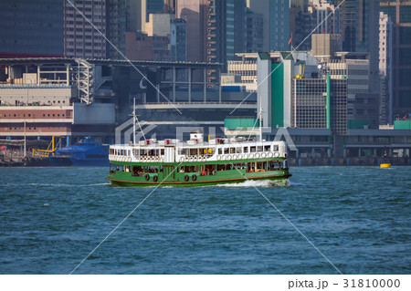 香港の高層ビルとスターフェリー 31810000