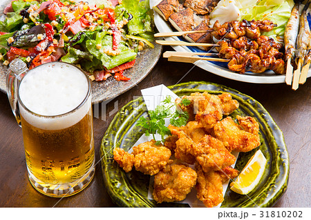 居酒屋の生ビールと料理 居酒屋の生ビールと料理 31810202