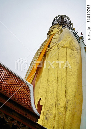 タイ王国バンコク都にある寺院「ワット・イントラウィハーン」の巨大仏 タイ王国バンコク都にある寺院「ワット・イントラウィハーン」の巨大仏 31810763
