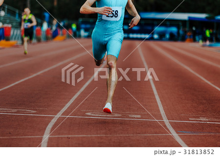 finish line leader male runner 31813852