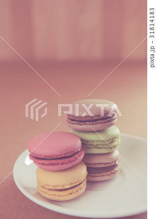 Vintage French sweet delicacy macaroons on wood Vintage French sweet delicacy macaroons on wood 31814183