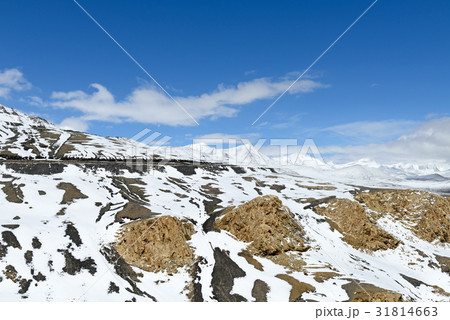 Beautiful landscape and road to Tanglang la pass 31814663