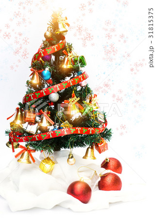 Decorated Christmas tree with snow abstract Decorated Christmas tree with snow abstract 31815375