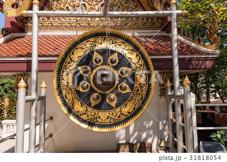 タイ・バンコクのワット・サケット(黄金の丘)の銅鑼 タイ・バンコクのワット・サケット(黄金の丘)の銅鑼 31818054