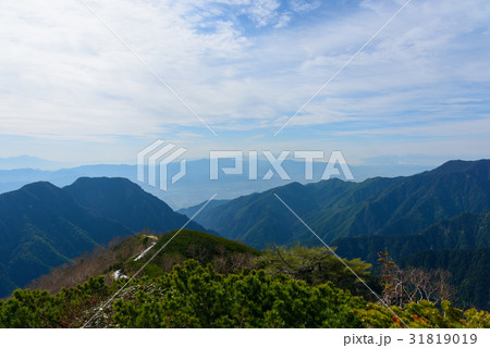 八ヶ岳中信高原国定公園の山並みと有明山 31819019