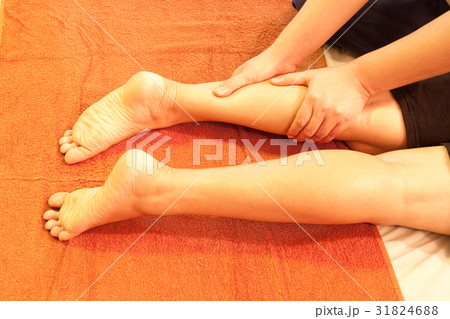 reflexology leg massage,Thai traditional massage 31824688