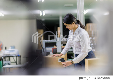 外国人労働者 31825600