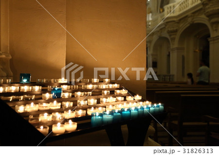 南仏、アヴィニョンの教皇宮殿内 31826313