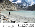 湖でたそがれる 31827135