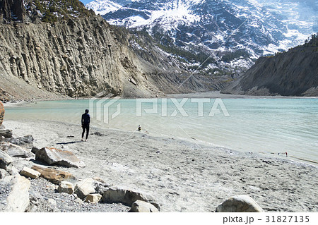 湖でたそがれる 31827135