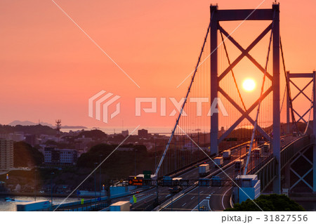 関門橋の夕暮れ 31827556