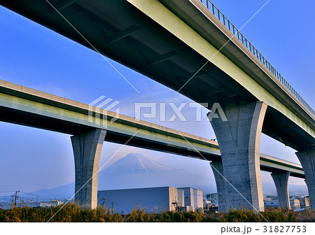 新東名と富士山-60136 31827753