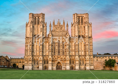 West front of Wells Cathedral at sunset 31827860