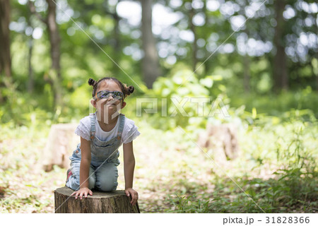 サングラスをかけた女の子 31828366