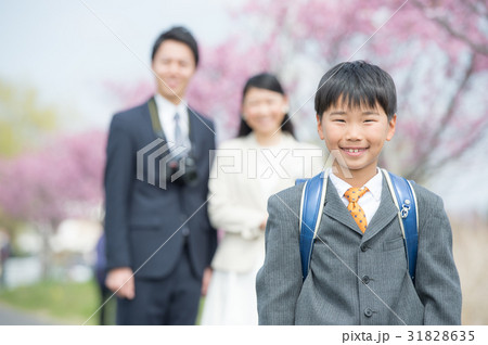 入学式　新一年生と家族 31828635