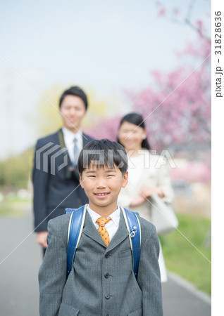 入学式　新一年生と家族 31828636