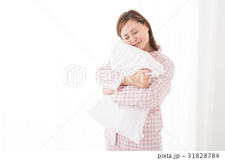 パジャマ 枕 女性 31828784