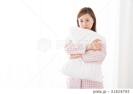 パジャマ 枕 女性 31828785