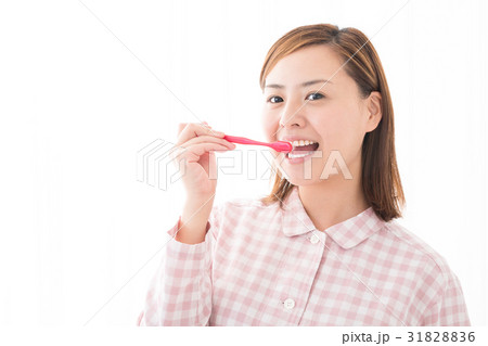 歯みがき 女性 31828836