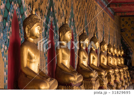 タイ・バンコクの暁の寺 ワット・アルンの仏像 タイ・バンコクの暁の寺 ワット・アルンの仏像 31829695