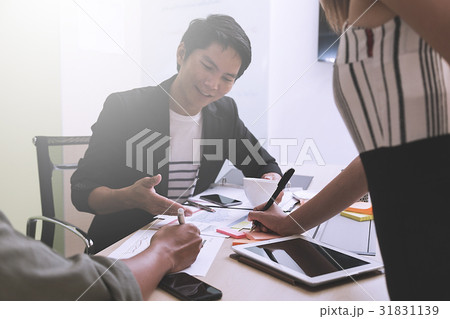 Businessman and team talking and briefing  31831139