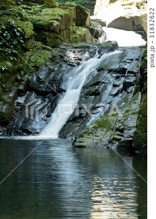 初夏の赤目渓谷と滝 初夏の赤目渓谷と滝 31832622