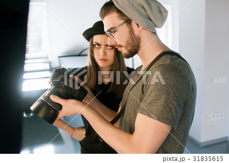 Conflict with photographer on photoshoot 31835615