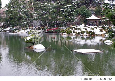雪化粧の縮景園 31836142