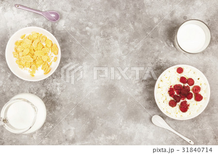 Cottage cheese in bowl with frozen raspberry Cottage cheese in bowl with frozen raspberry 31840714
