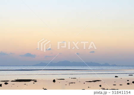 Vintage tropical beach and sky at dusk 31841154