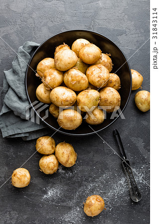 Raw potato Raw potato 31843114