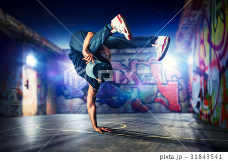 Break dancing outdoors 31843541