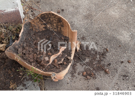 Flower pots broken Old derelict fracture Flower pots broken Old derelict fracture 31846903