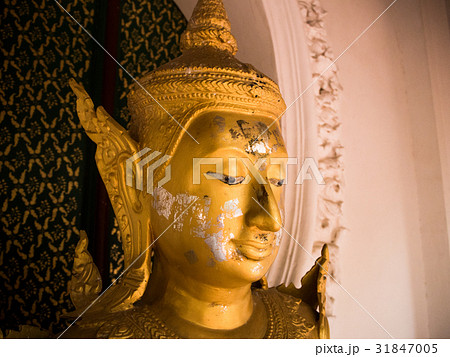 The buddha image in Phra Pathom Chedi, Thailand. The buddha image in Phra Pathom Chedi, Thailand. 31847005