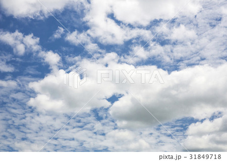 雲 雲の背景 晴れ 31849718