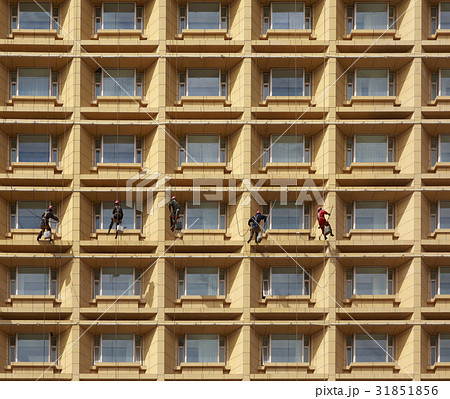 とっつき ぶら下がる ガラス拭き 31851856