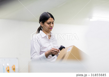 外国人労働者 31855685