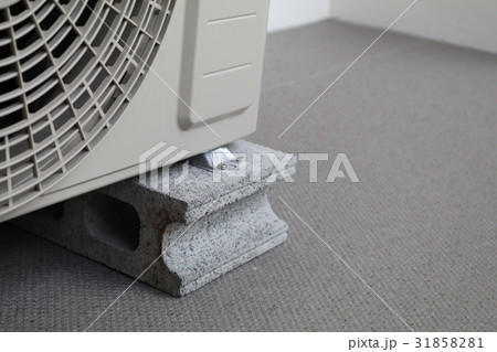 エアコン室外機ブロックの写真素材 [31858281] - PIXTA