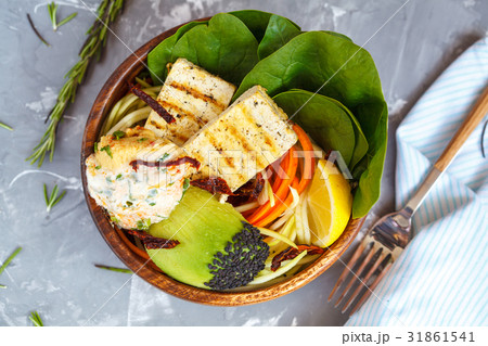 Buddha bowl with grilled tofu 31861541