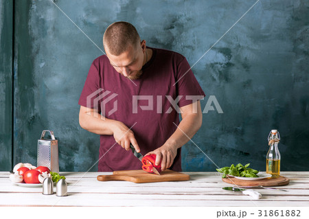 Closeup hand of chef baker making pizza at kitchen Closeup hand of chef baker making pizza at kitchen 31861882