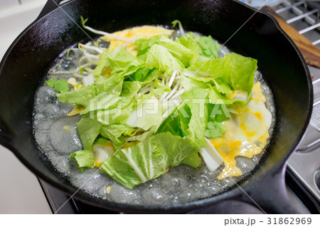 Homemade Oyster omelets.台灣美食蚵仔煎 31862969