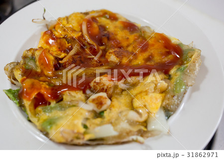 Homemade Oyster omelets.台灣美食蚵仔煎 31862971