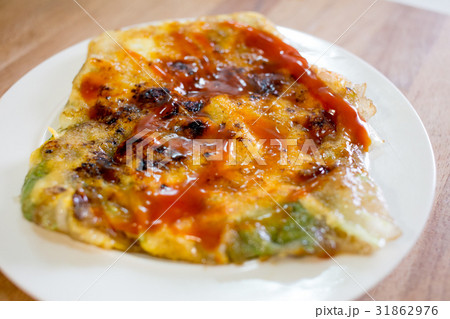 Homemade Oyster omelets.台灣美食蚵仔煎 31862976