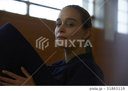 剣道を体験する女子留学生 31863119