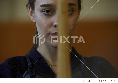 剣道を体験する女子留学生 剣道を体験する女子留学生 31863147