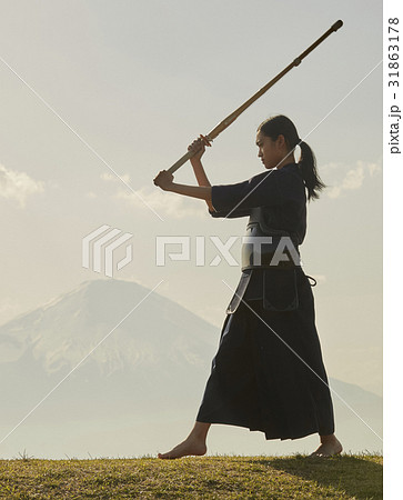 剣道ガールと富士山 剣道ガールと富士山 31863178