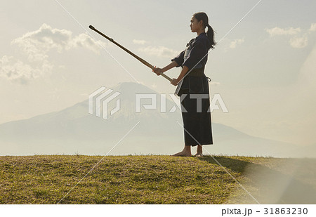 剣道ガールと富士山 剣道ガールと富士山 31863230