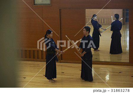 剣道に打ち込む女の子 剣道に打ち込む女の子 31863278