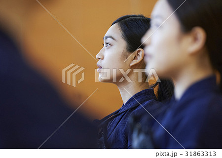 剣道に打ち込む女の子 剣道に打ち込む女の子 31863313