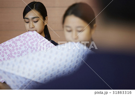 剣道ガール 手ぬぐい 準備の写真素材